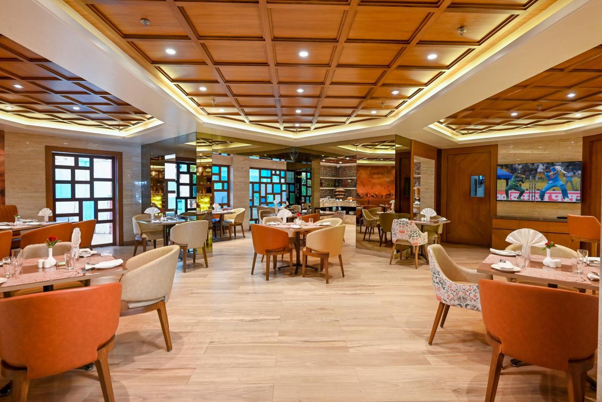 Hotel Maharaja Regency Satara Exterior foto